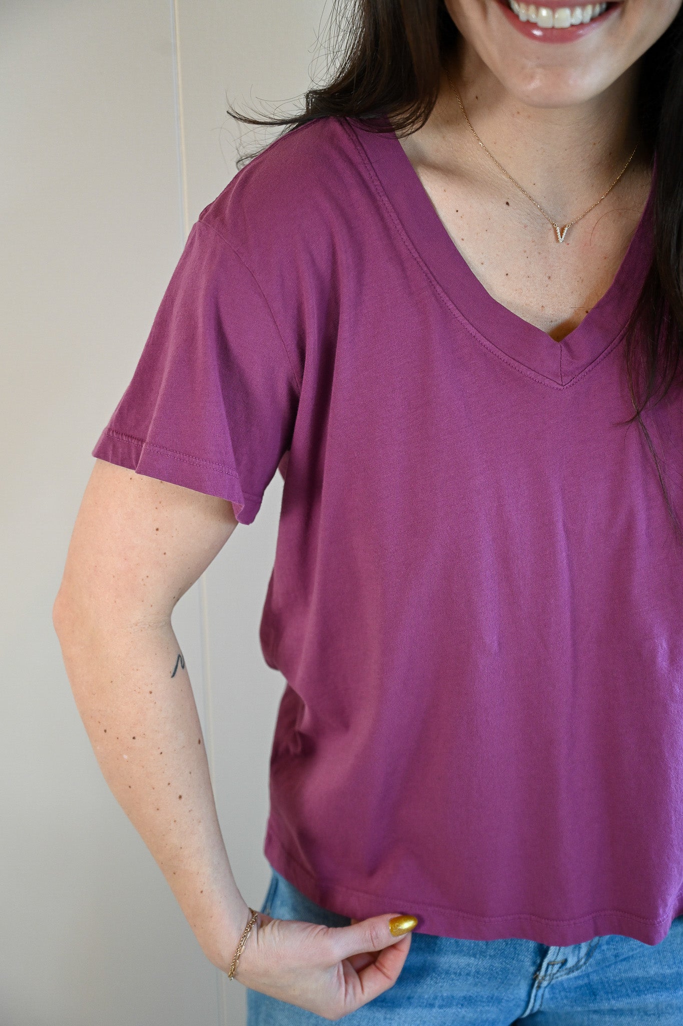 Wave Label V Neck - Pluot