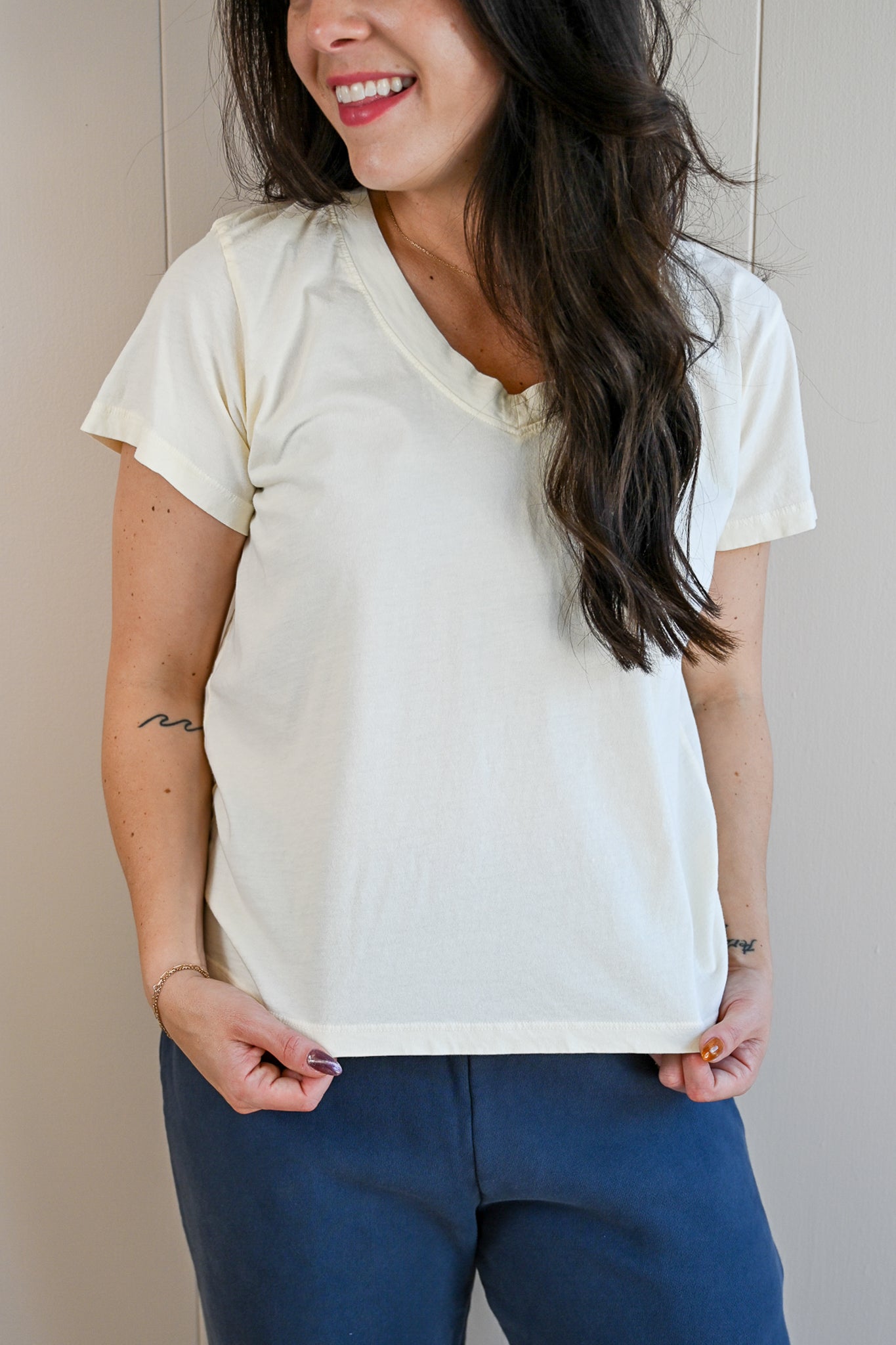 Wave Label V Neck - Sand