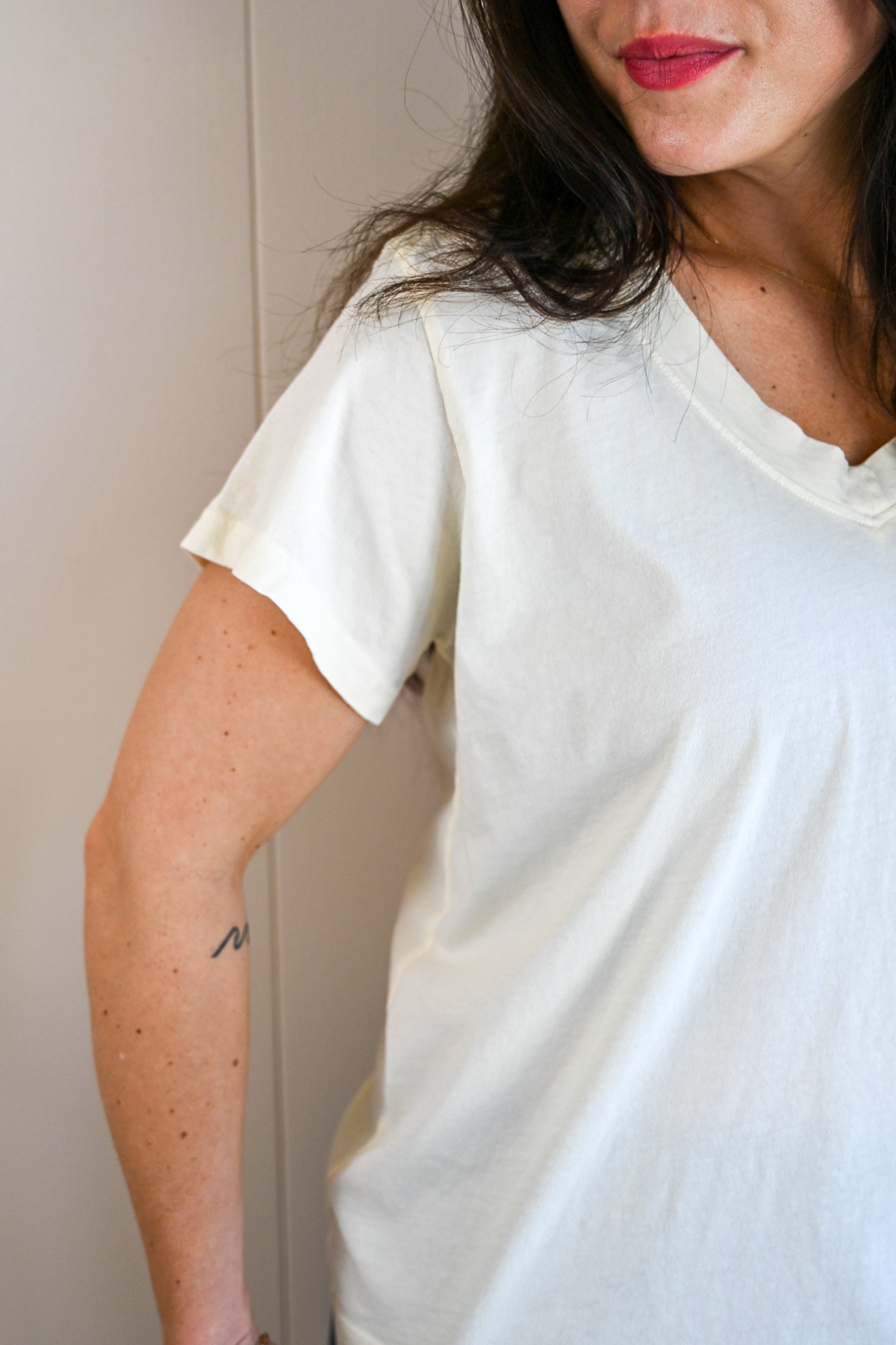 Wave Label V Neck - Sand