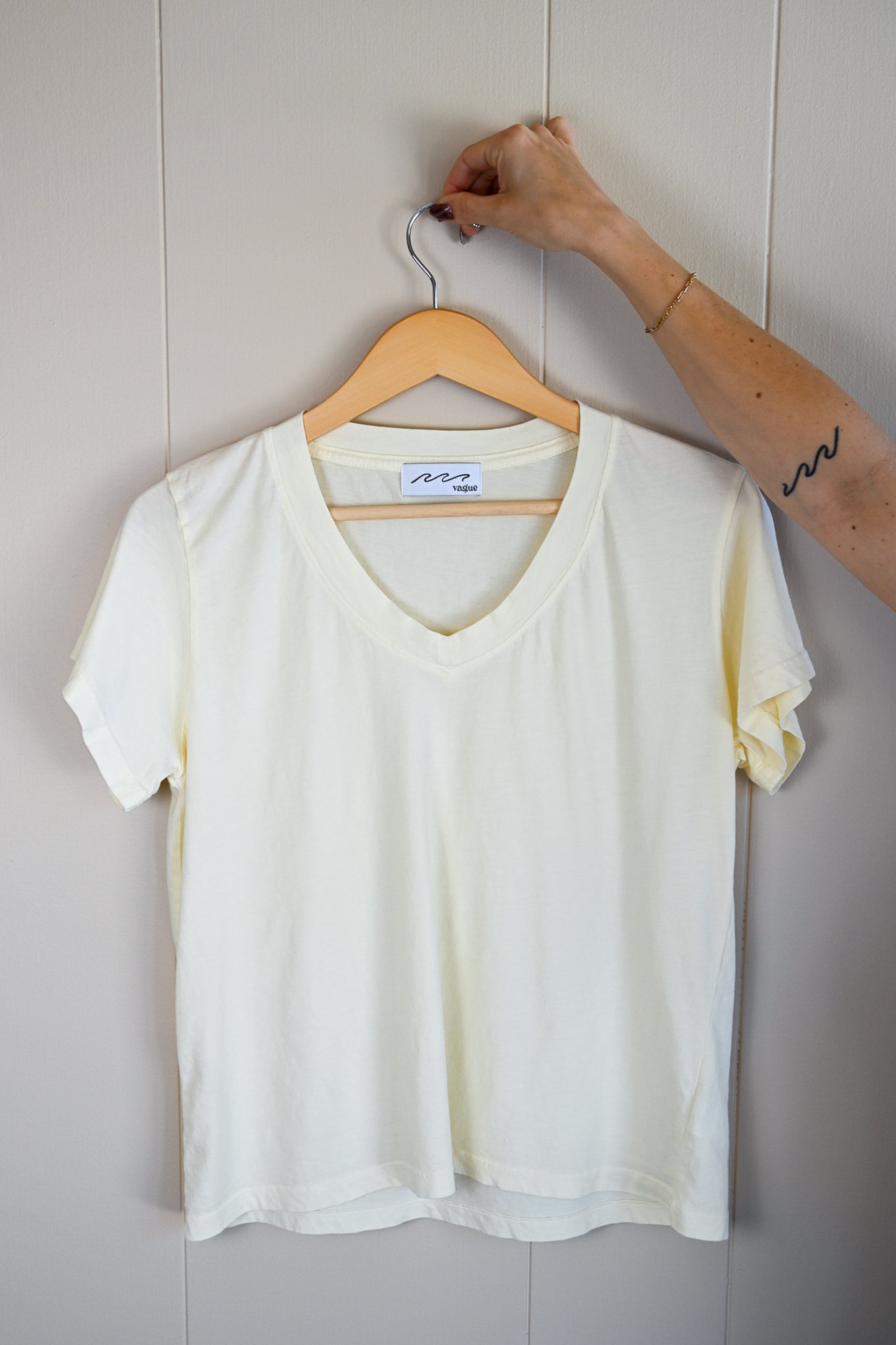 Wave Label V Neck - Sand