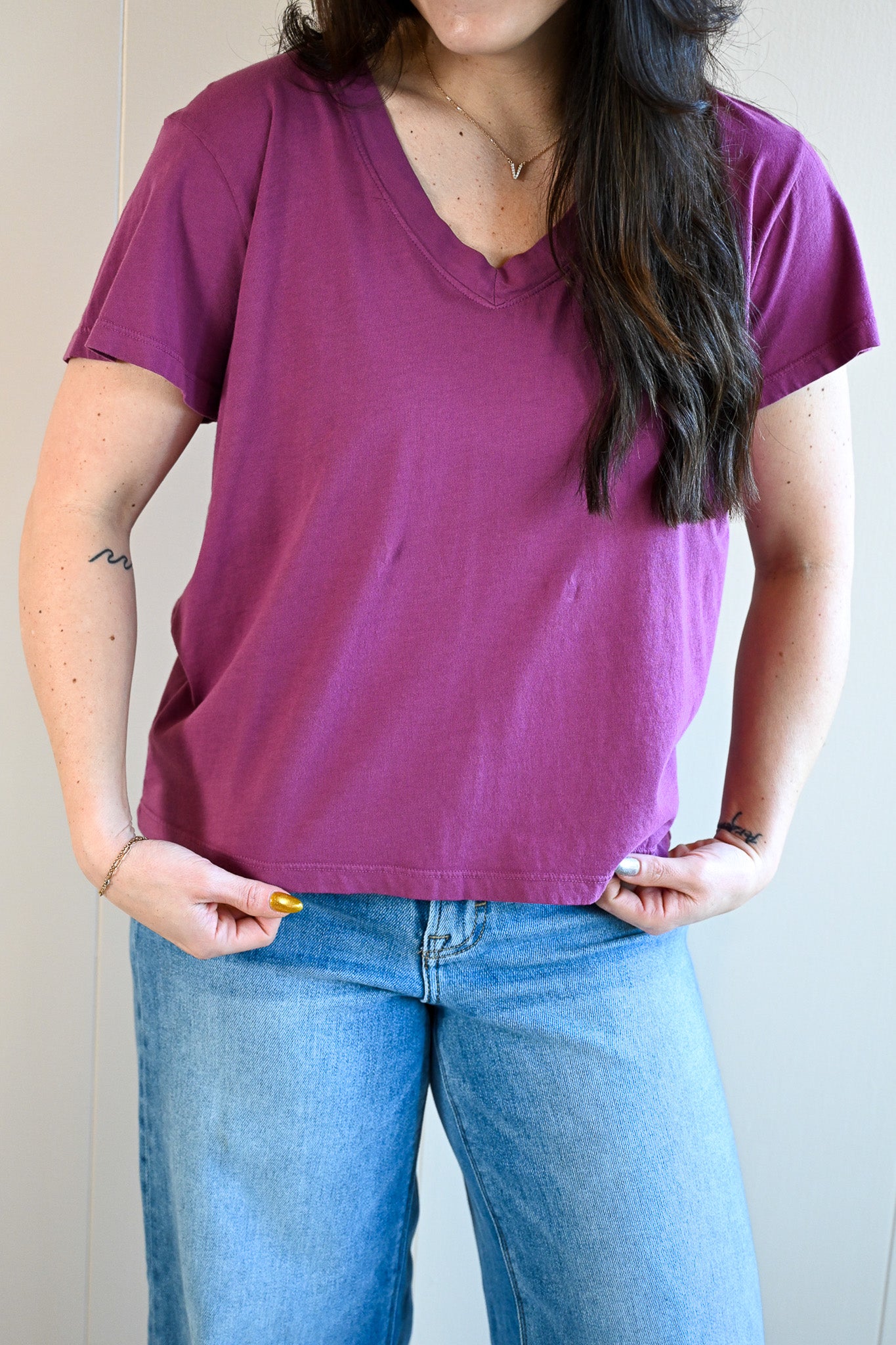 Wave Label V Neck - Pluot