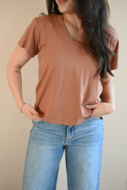 Wave Label V Neck Tee - Cooper Molera Adobe