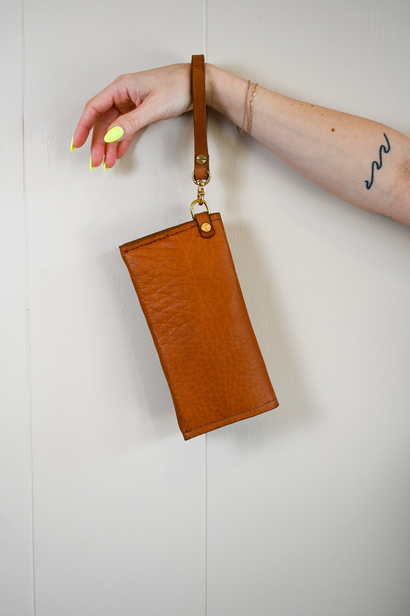 Charlie's Goods - Daphne Wristlet Wallet Pebble Tan