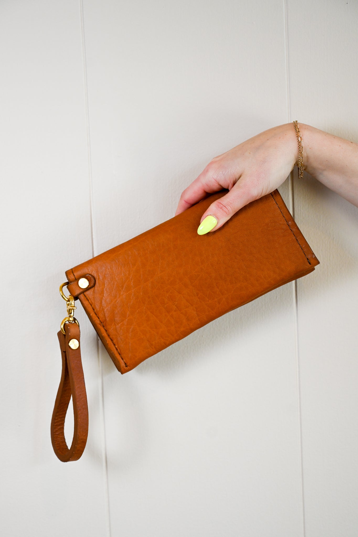 Charlie's Goods - Daphne Wristlet Wallet Pebble Tan
