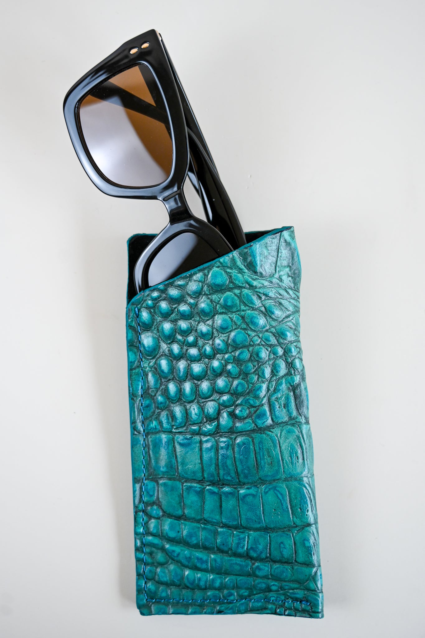 Charlie's Goods - Glasses Holder - Turquoise Croc