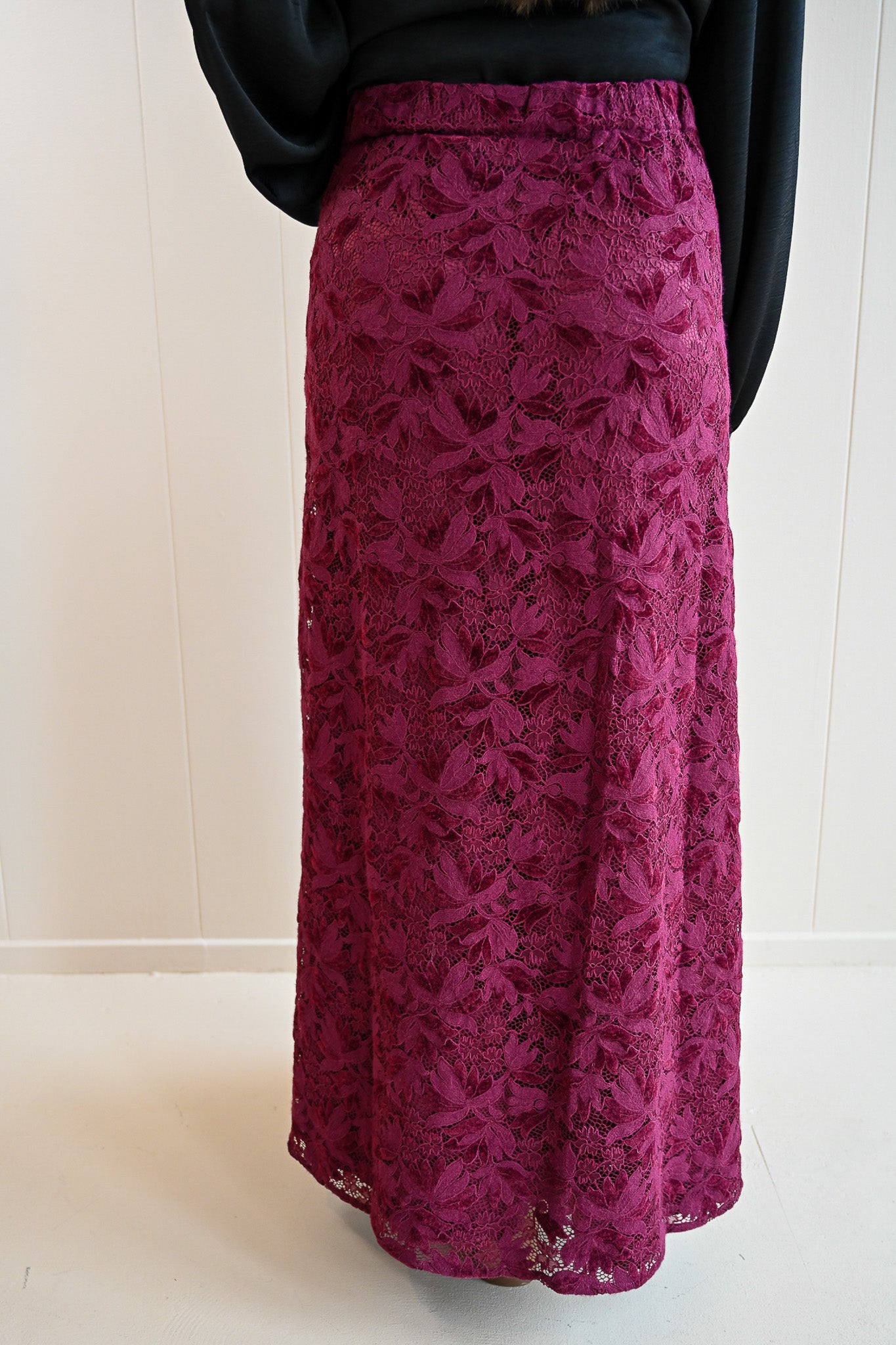 Mermaid Avenue Lace Maxi Skirt