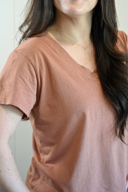 Wave Label V Neck Tee - Cooper Molera Adobe