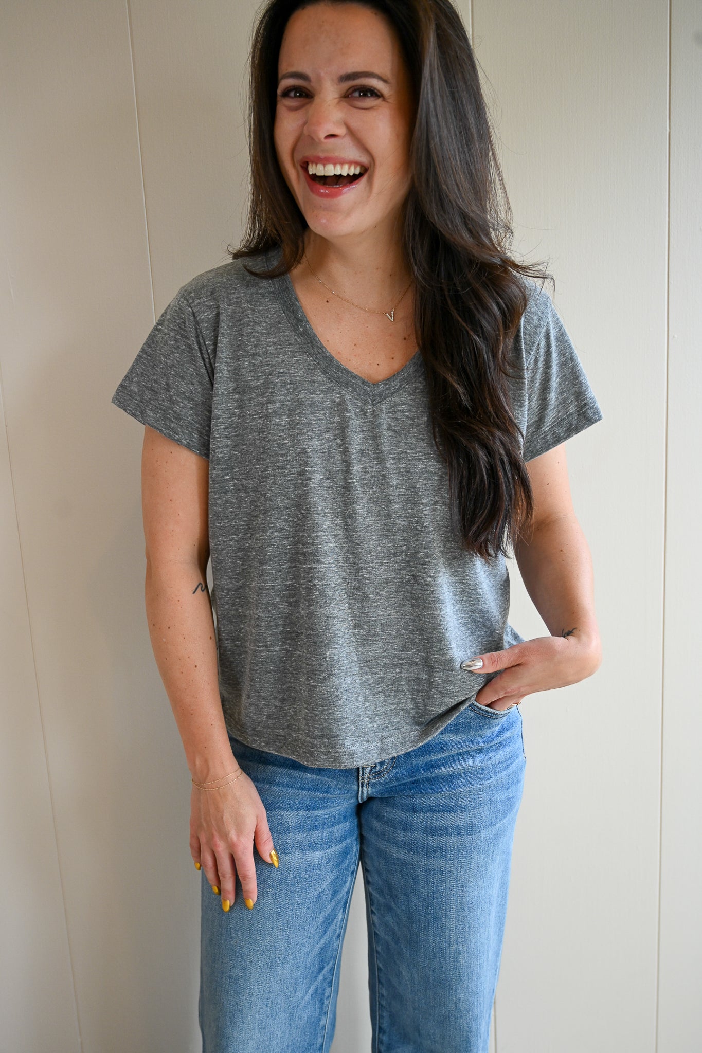 Wave Label V Neck Tee - Fog