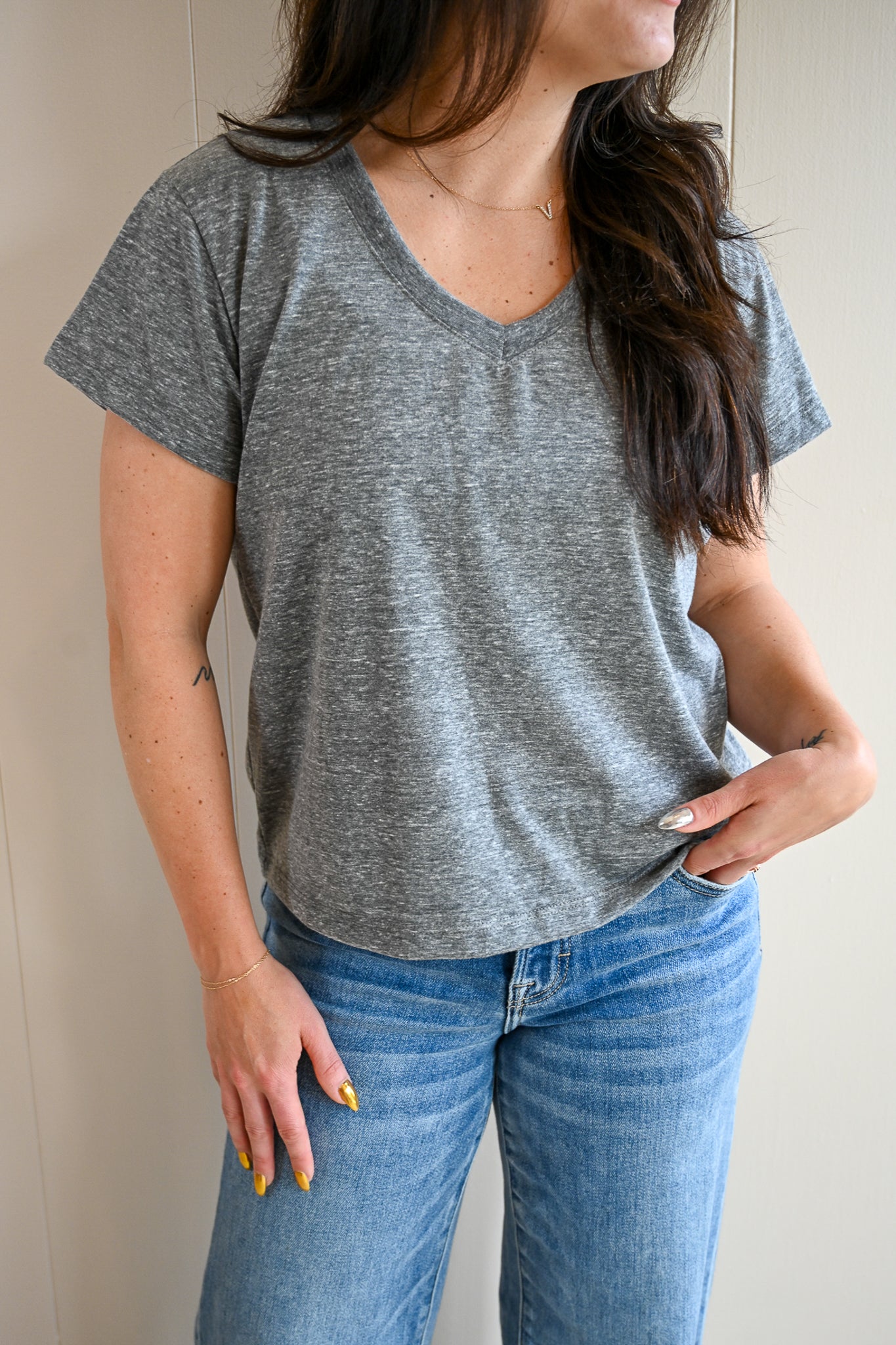 Wave Label V Neck Tee - Fog