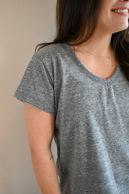 Wave Label V Neck Tee - Fog