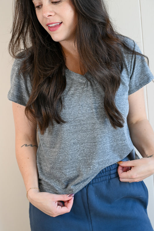 Wave Label V Neck Tee - Fog